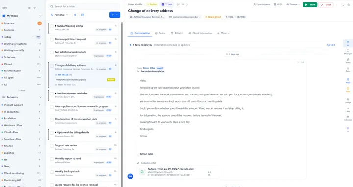 Interface Neoo : file des demandes de support avec la conversation d’un ticket ouverte.
